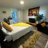 Stay With Precious, hotel u gradu 'Halifax'