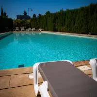Logis Hotel Les Vignes Blanches, hotel in Beaucaire
