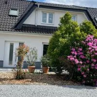 Ferienhaus Helfert Fewo DG mit Terrasse, hotelli kohteessa Senftenberg