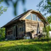 Deda Vinko Off Grid Cabin，Ključ的飯店