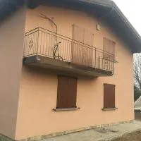 B & B Lmc LA MADONNINA CHALET, хотел в Casteggio