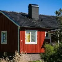 Lantligt gästrum med gratis wifi & bastu, Hotel in Motala