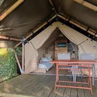 Tente lodge la Flavignienne، فندق في فلافيني - سور أوزيرين