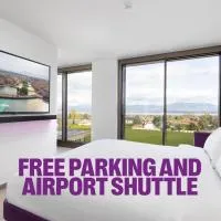 YOTEL Geneva Lake, מלון בFounex