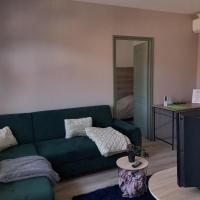 Akácvirág Airport Bogi Apartman, hotel u blizini zračne luke 'Međunarodna zračna luka Debrecen - DEB', Debrecin