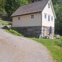 Kårhus på småbruk, хотел в Lia