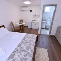 Airport Apartments TRI HRASTA, hotel poblíž Letiště Podgorica - TGD, Podgorica