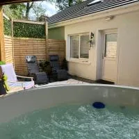 Sèid Bò - Sleeps 6 -Private 6 Person wood burning HotTub – hotel w mieście Burnfoot