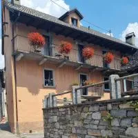 Casa Leoni a Moghegno, hotel em Moghegno