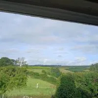 2 Little Meadow Cottages, hotel din Dartmouth