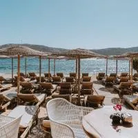 Coralli Seaside Resort, מלון בLivadakia