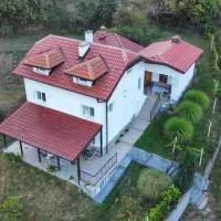 Slatina में, होटल Бялата къща в Слатина