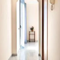 House 320, хотел в Комизо
