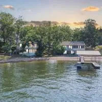 Vacation Home Mallard Water Front two king beds, hotel a Lake Ozark