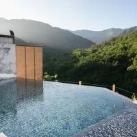 Grand Orchid Resort Villa، فندق في Liugui