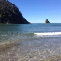 Waiwera Beach StopOver, hotel din Waiwera