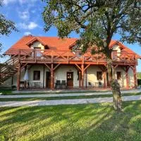 Agroturystyka Borów - pokoje، فندق في Prusice