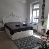 Charmantes, helles City-Apartment - nahe Hafen, Schloss & Altstadt、シュヴェリーンのホテル
