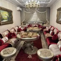 Abraj Dubai 3 bedroom luxury apartment, hotel em Larache