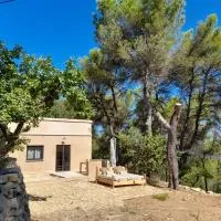 Gîte en Provence pour amoureux de la nature, hotel v destinaci Rognes