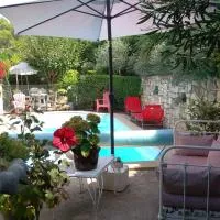 La Sapiniére -chambres climatisées، فندق في Buisson