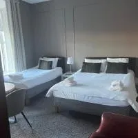 Five Glens Inn -North West Ireland Touring Base, hotel u gradu Manorhamilton