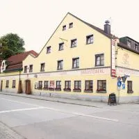 Hotel zur Isar، فندق في بلاتلينغ
