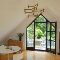 Dachgeschosswohnung Seeblick, хотел в Тутцинг