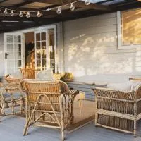 Halcyon Days your perfect getaway Sunday late check out, pet friendly!, hotel i Cessnock