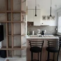 Berenji Lux Apartment, готель у місті Fontana