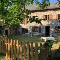 Domaine Au Vert Gna !, hotel u gradu Saint-Hostien