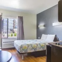 Motel 6-Laredo, TX - Airport, hotel di Laredo