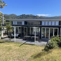 Medlands Beach House, hotel poblíž Letiště Great Barrier Island - GBZ, Great Barrier Island