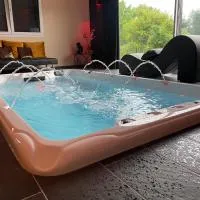 Gîte et Spa L' Echappee Feerique, khách sạn ở Fresnicourt-le-Dolmen