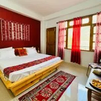 Pine View Retreat Homestay, отель в городе Кальпа