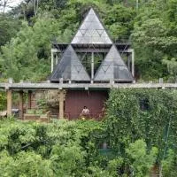 Eco Vibe Resort، فندق في Rattota