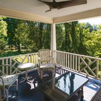 Private Downtown Sunny Retreat w/ Spacious Balcony, hotel poblíž Greenbrier Valley Airport - LWB, Lewisburg