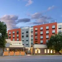 Four Points by Sheraton Penticton at the Convention Centre، فندق في بينتيكتون