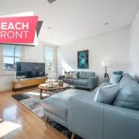 Aqua by the Sea - 1BR, Beachfront, Pool & Gym, hotel v mestu Henley Beach South