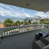 HomeByTheLake-Shiroke, hotel di Shirokë