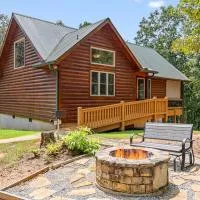 Cabin For Two Near Helen w Spa Amenities, hotel em Cleveland