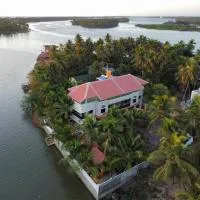 Halfmoon Homestay, хотел в Kalyānpur