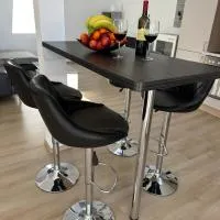 Große FerienWohnung 3 Schlafzimmer Neubau Gästehaus 120m2 – hotel w mieście Merzig