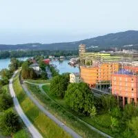 Trans World Hotel Donauwelle, hotel v Linci