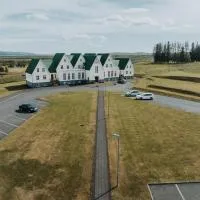 Héradsskólinn Historic Guesthouse، فندق في لوغارفتن