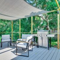 Centrally Located Merritt Island Cottage with Deck!, hotel poblíž Merritt Island - COI, Merritt Island