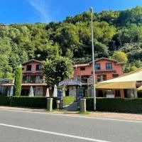 Hotel Grotto Bagat, ξενοδοχείο σε Lavena Ponte Tresa