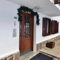La casa nel verde, un nido accogliente con vista, hotel i Folgarida