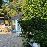 Gästhus i Kämpinge nära stranden, hotel sa Höllviken