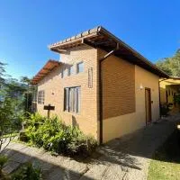 Casa Mohini Refúgio nas montanhas de Teresópolis Quarto com deck rede suspensa, lareira e cachoeira, hotel a Teresópolis